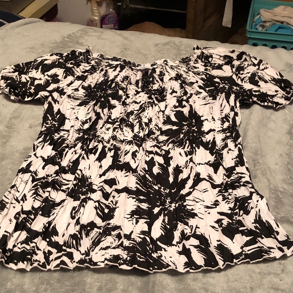 NWPT Croft & Barrow Black and White Patterned Blouse